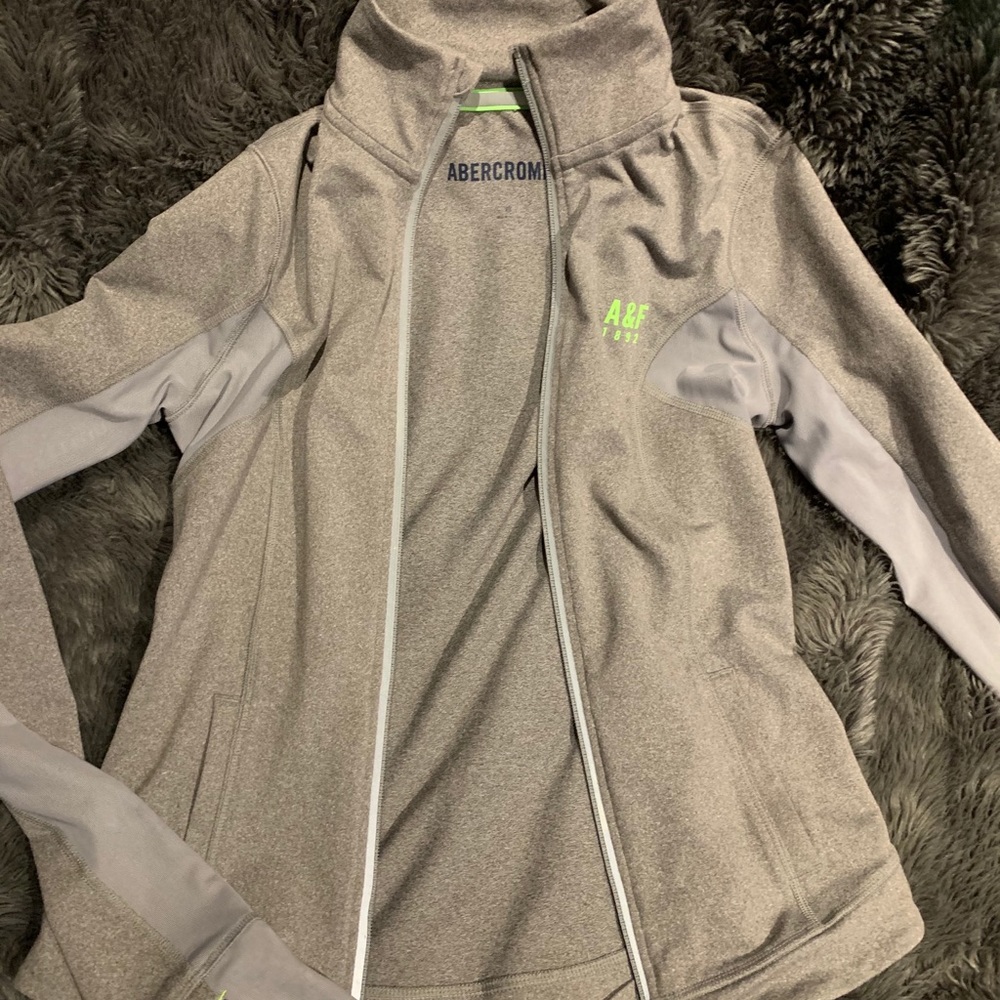 🤍🖤Abercrombie szXS athletic jacket gray/brown